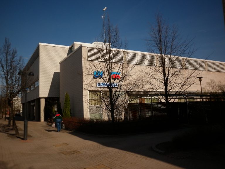 Malmin uimahallin ulkokuva Helsingissä