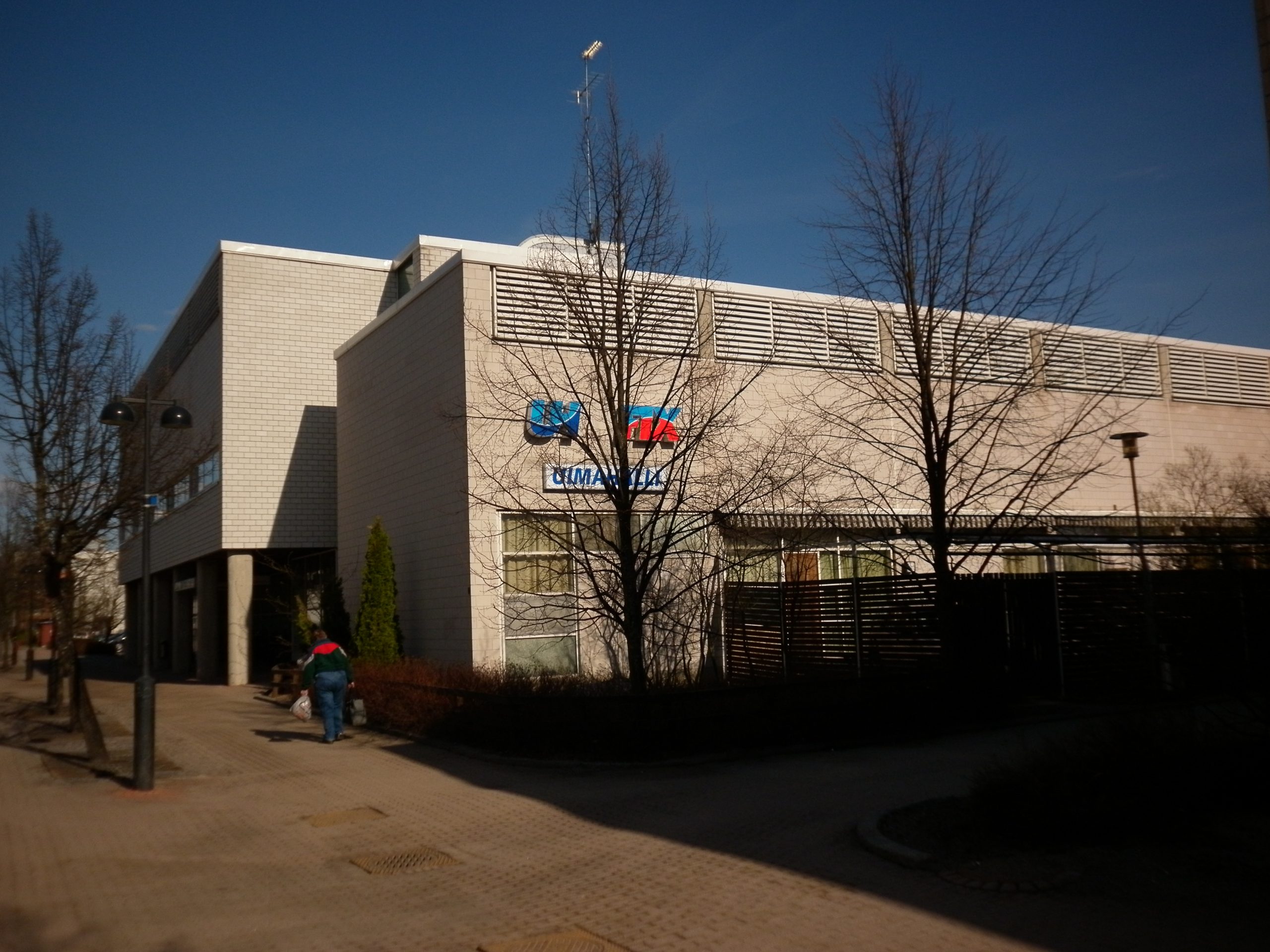 Malmin uimahallin ulkokuva Helsingissä