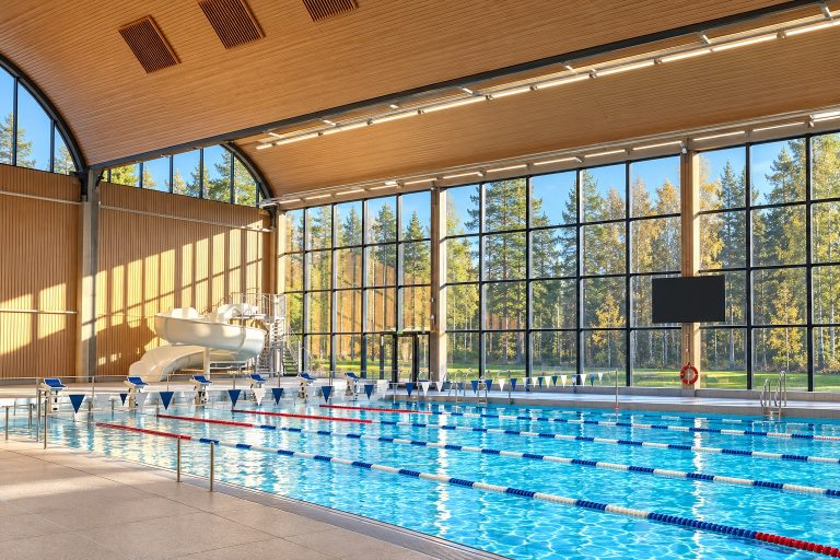 Pirkkolan uimahallin uima-allas, uintiradat ja vesiliukumäki