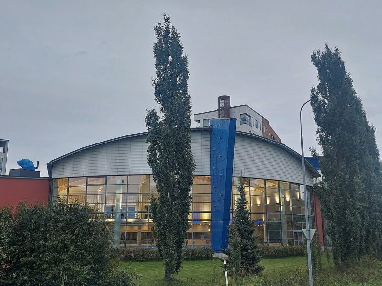 Kangasalan uimahalli Kuohun julkisivu syyskuussa 2026