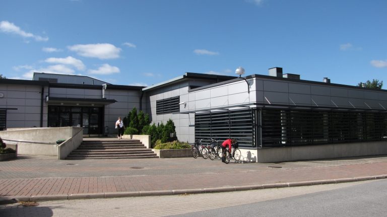 Virkistysuimala Virkun sisäänkäynti ja julkisivu Kauhajoella vuonna 2011