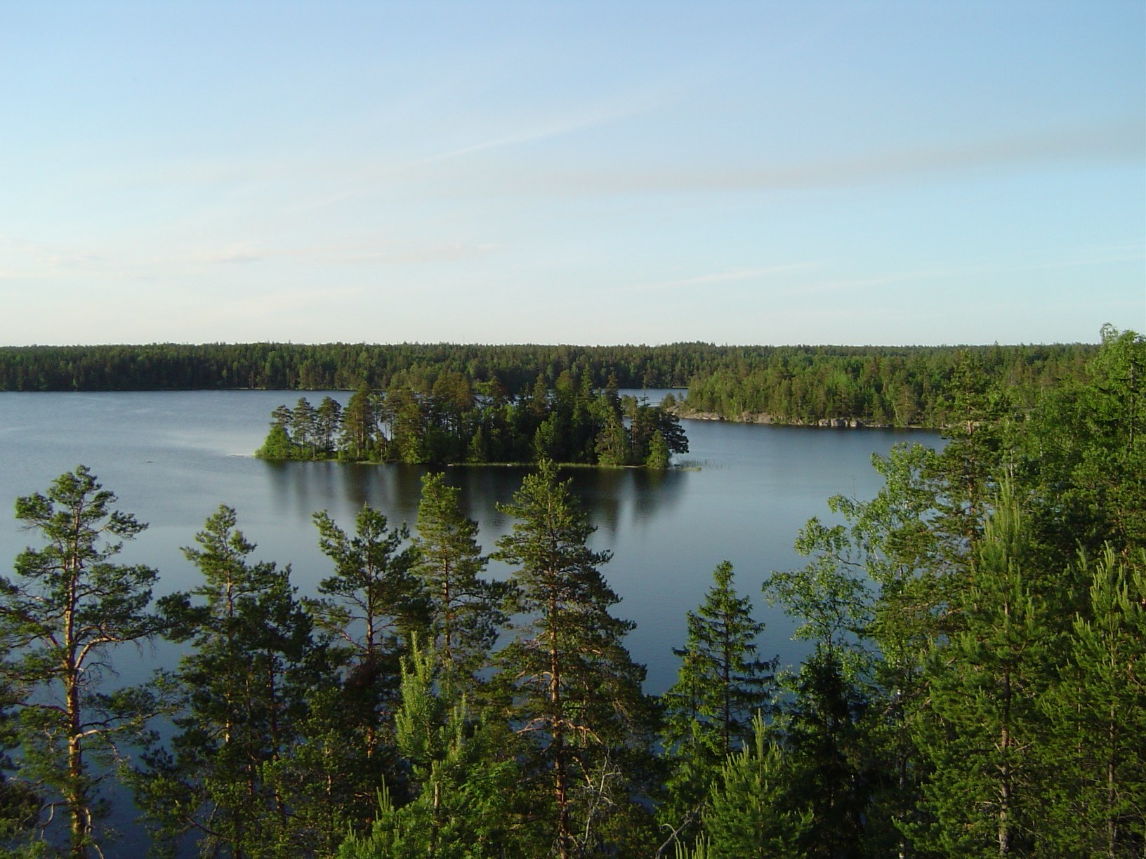 Kuvituskuva Kirkkonummelta: Meikojärvi; ei kuva uimahallista.
