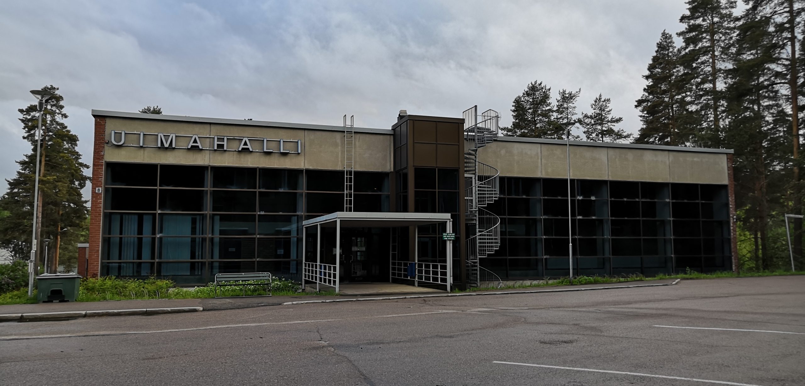 Kuusankosken uimahallin ulkokuva