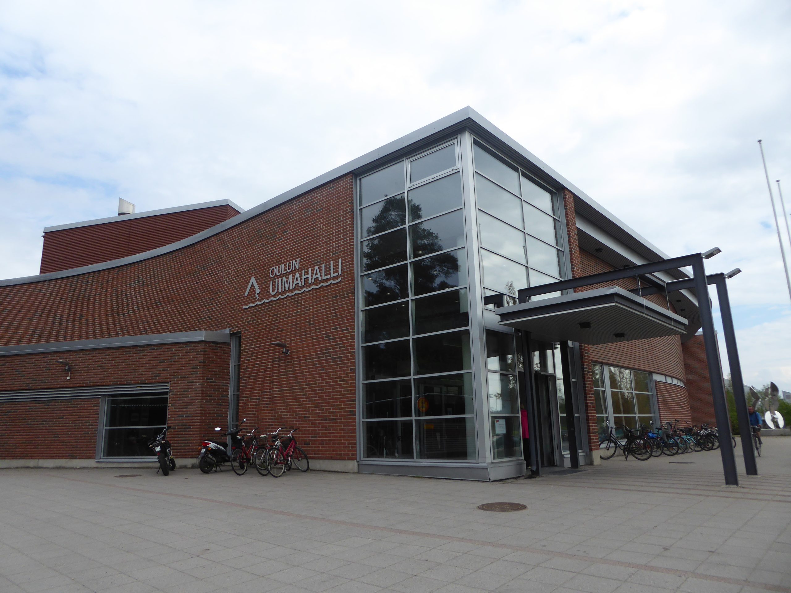 Oulun uimahalli Raksilassa ulkoa, 2019