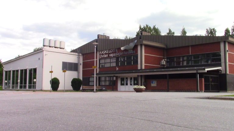 Ulvilan uimahallin sisältävän vapaa-ajankeskus Kaskelotin sisäänkäynti